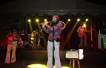 Retrobüs hafızalardan silinmeyecek bir konser performansına imza attı