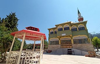Saruhanlı Belediyesi Cami Bahçelerini Yeniliyor