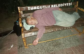 Sokakta Kalan Yaşlı Adamın Dramı