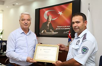 Dolandırıcıları Yakalatan Zabıtaya Takdir Belgesi