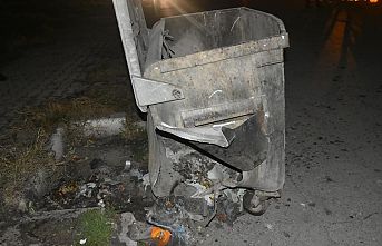 Patlama sesi heyecan uyandırdı! Çöp konteyneri parçalandı