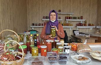 Üretici Kadın Çarşısı aile ekonomisine ve ihtiyaç sahibi çocukların eğitimine katkı sağlıyor