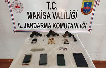 Demirci'de uyuşturucu ve silah ele geçirildi 2 şüpheli gözaltına alındı