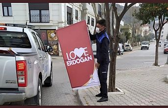 'Love Erdoğan' afişleri kaldırıldı
