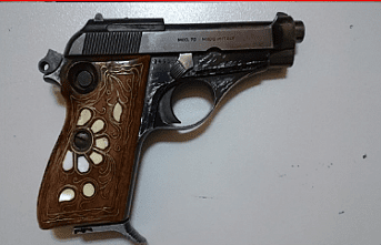 Polisin dikkati sayesinde ruhsatsız tabanca ele geçirildi