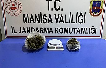 Devriye aracını görüp kaçmaya çalışan şahıs kendini ele verdi! Esrar ele geçirildi