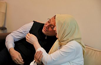 Ekrem İmamoğlu, Müzeyyen Teyze ile iftar yaptı