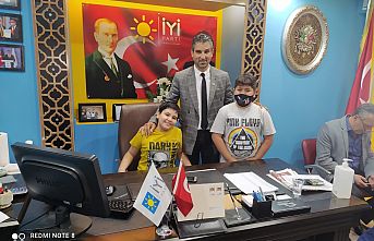 İyi Parti Şehzadeler İlçe Başkanı Ahmet Çelik ilçe Başkanlığında düzenlenen 23 Nisan etkinliğine katıldı