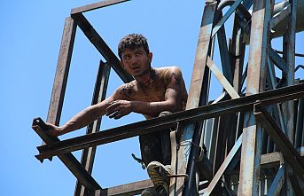 19 yaşındaki genç  elektrik akımına kapıldı ağır yaralandı