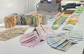 Eski kaymakam sahte para işinden yakalandı