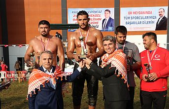 Kula Er Meydanı’nda Başpehlivan Mustafa Taş  Oldu