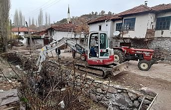 Yağışta su baskınları yaşanıyordu! Minnetler’de Taşkına Karşı Önlem Alındı