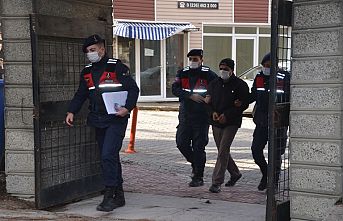 Demirci'de kablo hırsızlığı! 2 kişi tutuklanarak cezaevine gönderildi