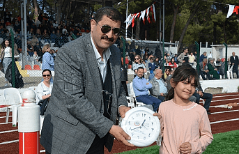 Suriyeli mülteciler için hazırlanan saatler Demirci'de mi dağıtıldı?