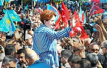Akşener'e Manisa'da Büyük İlgi " Kurtar bizi abla"