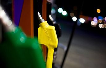 Benzine dev zam bu gece yarısı