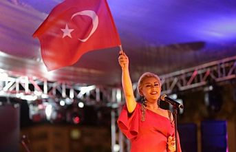 Muazzez Ersoy'dan 'Zafer' şarkıları