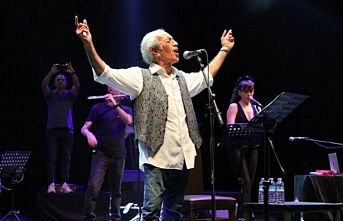 Edip Akbayram Türkülerini Barış İçin Söyledi