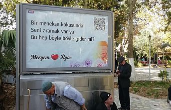 Aşk yaptırır! Sevdiği kadına olan aşkını tüm kente duyurdu