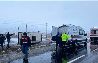 Tarım işçilerini taşıyan minibüs devrildi: 1 ölü, 13 yaralı