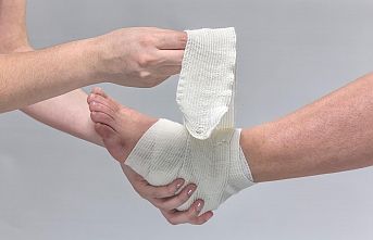 Karlı ve buzlu zeminlerde yanlış hareket veya dalgınlık sonucu düşmeye bağlı el ve ayak bileği kırıkları arttı
