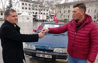 Otomobilini depremzedeler için sattı