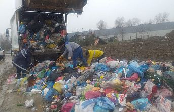Bir çocuğun hayali için, yanlışlıkla çöplüğe atılan kumbara tonlarca çöpün içinde bulundu