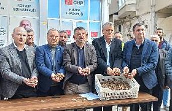 Enkaz Altındaki Kayısıları CHP Belediyeleri Alacak