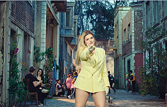 Begüm Polat'ın, son müzik çalışması hafızalardan silinmeyen “Dom Dom kurşunu