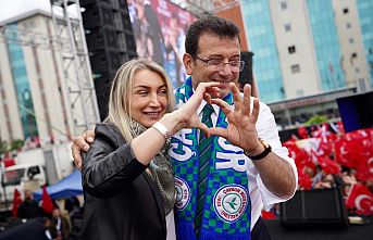 Ekrem İmamoğlu  Rize'de sevgi seli ve gül yağmuruyla karşılandı
