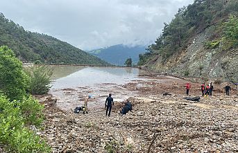 Sel iki Can Aldı, Yollar kapandı