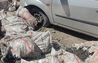 Tekeri patlayan otomobil bahçeye girdi! 1 kişi ölümden döndü