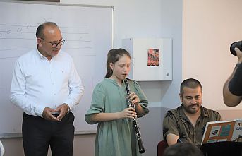 Ukrayna'dan Turgutlu'ya yerleşen Katerina Malii'ye Turgutlu Belediyesinden eğitim desteği geldi