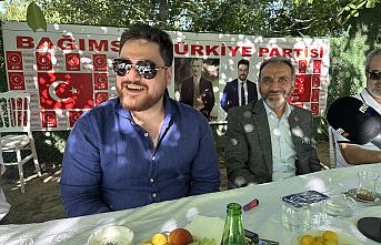 Toprağını satan yaşayacak vatan bulamaz