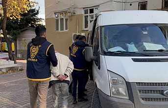 Hapis cezalarından kaçıyorlardı! Kovalamacayla yakalandılar!