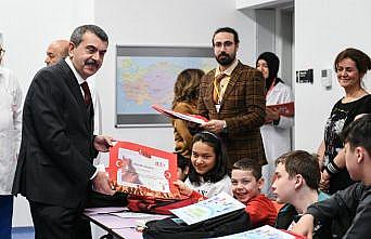 Tatilde dijital bağımlılığa karşı kitap okuma tavsiyesi