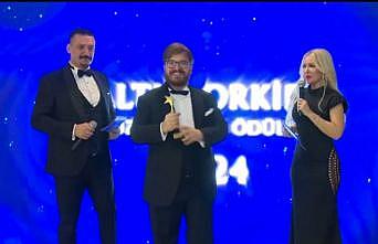 Yine ödüle layık görüldü! Tenor Sedat Can Öztoprak ödüllere doymuyor!