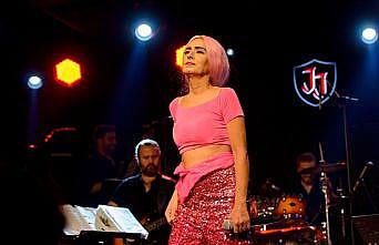 Aşk şarkılarının kadını Yıldız Tilbe bu kez 'pembe' dedi!