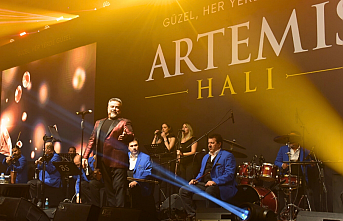 Bülent Serttaş 4.5 Saat Sahnede Kaldı
