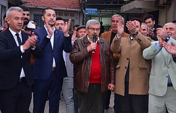 Demirci İhsan Temel'i bağrına bastı