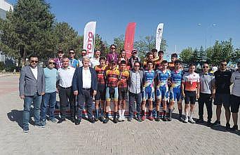 Aksaray'da 300 bisikletçi şampiyonluk için yarıştı