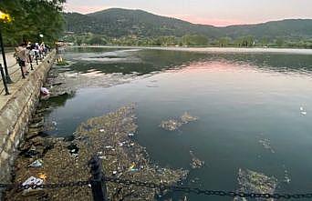 Turistik göl çöplüğe döndü