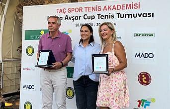 Hülya Avşar Cup'ta ödül zamanı
