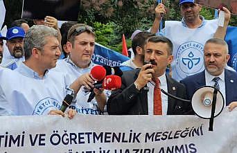 Öğretmen boyun eğmez! Eğdirilemez! Bana bir harf öğretenin bin yıl kölesi olurum!