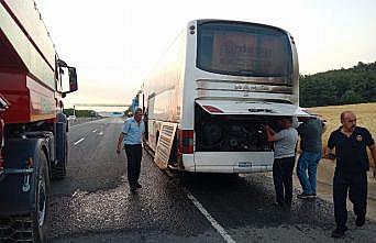 Öğrencileri taşıyan otobüsün motorunda çıkan yangın korkuttu