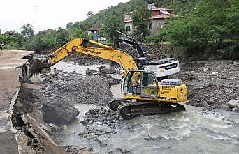 Sel felaketinin izleri siliniyor