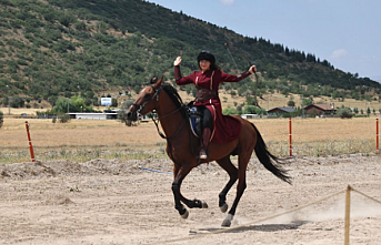 Talas'ta atlı okçuluk heyecanı
