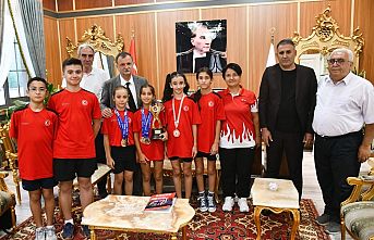 Başkan Balaban Şampiyon Milli Sporcuları Ödüllendirdi