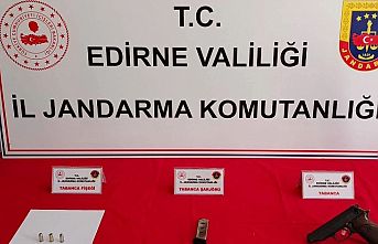 Kaçakçılık operasyonunda ruhsatsız tabanca ele geçirildi