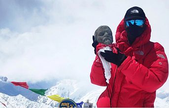 Milli sporcu Pamir'in zirvesine tırmandı